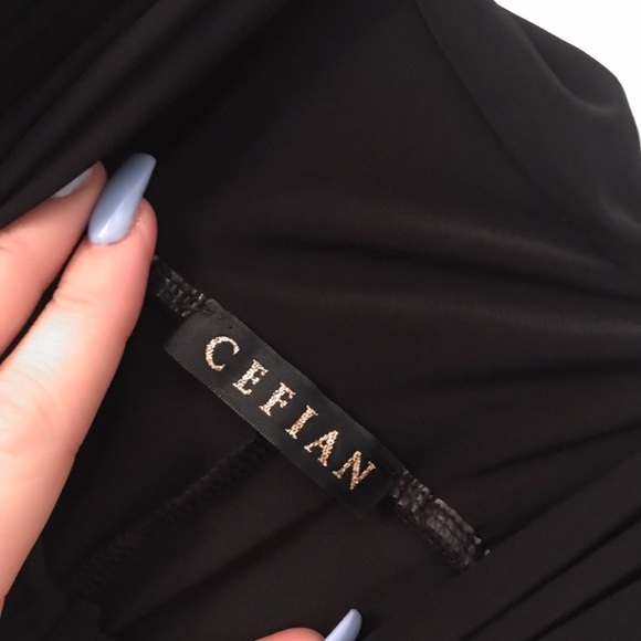 Cefian short black dress with slit - Picture 4 of 5